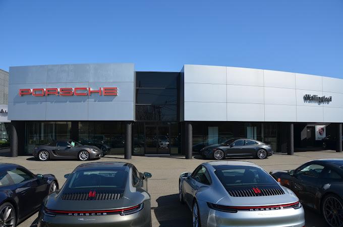 Dealership gallery photo 1